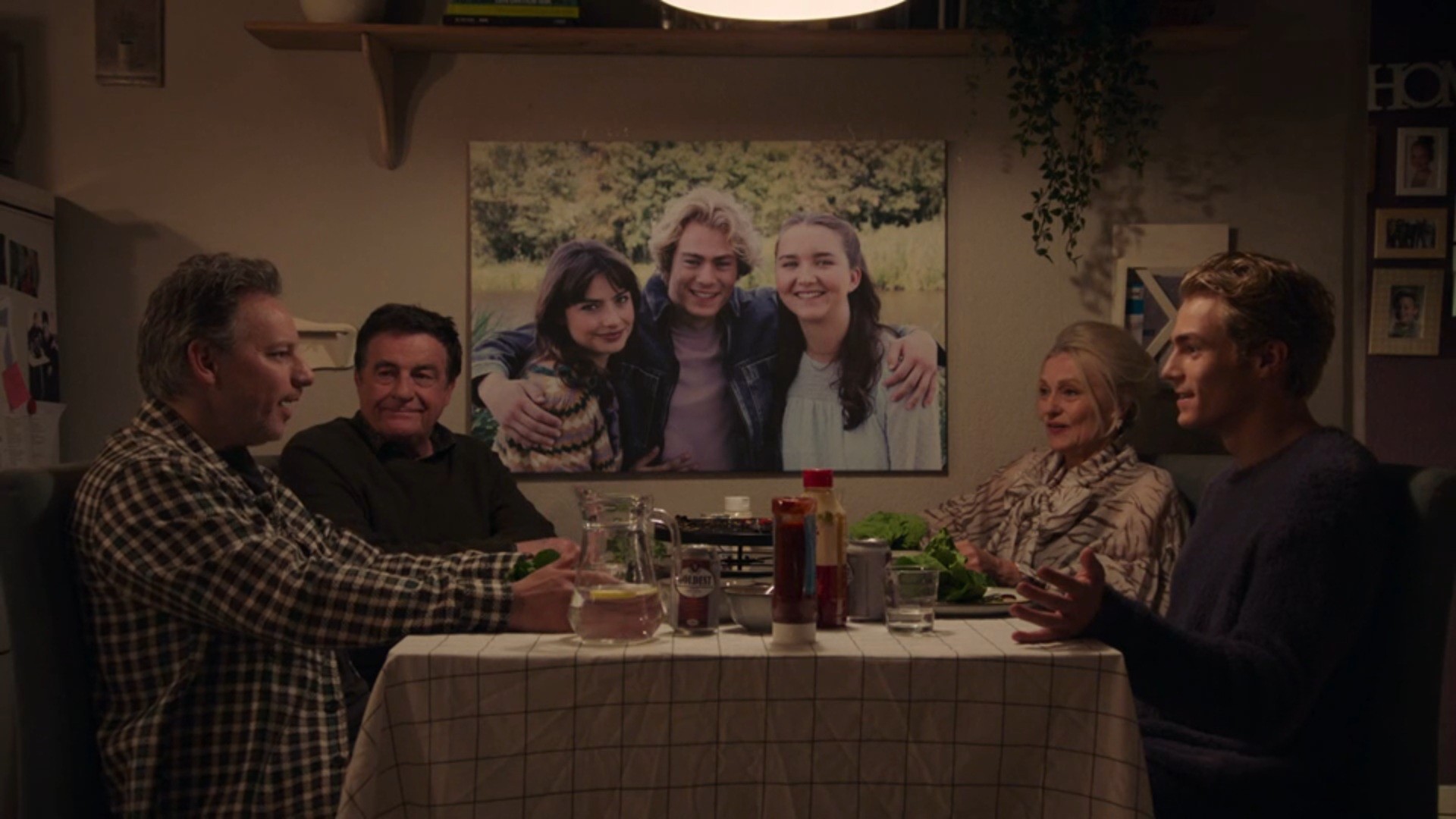 Julian mag de inhoud van Laura's testament bekendmaken.